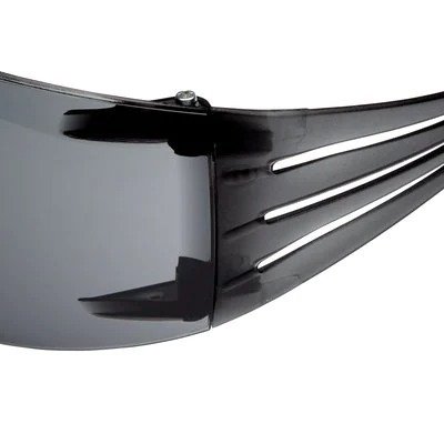 3M™ SecureFit ™ Koruyucu Gözlükler, Çizilmez / Buğu Önleyici Gri Lens, SF202